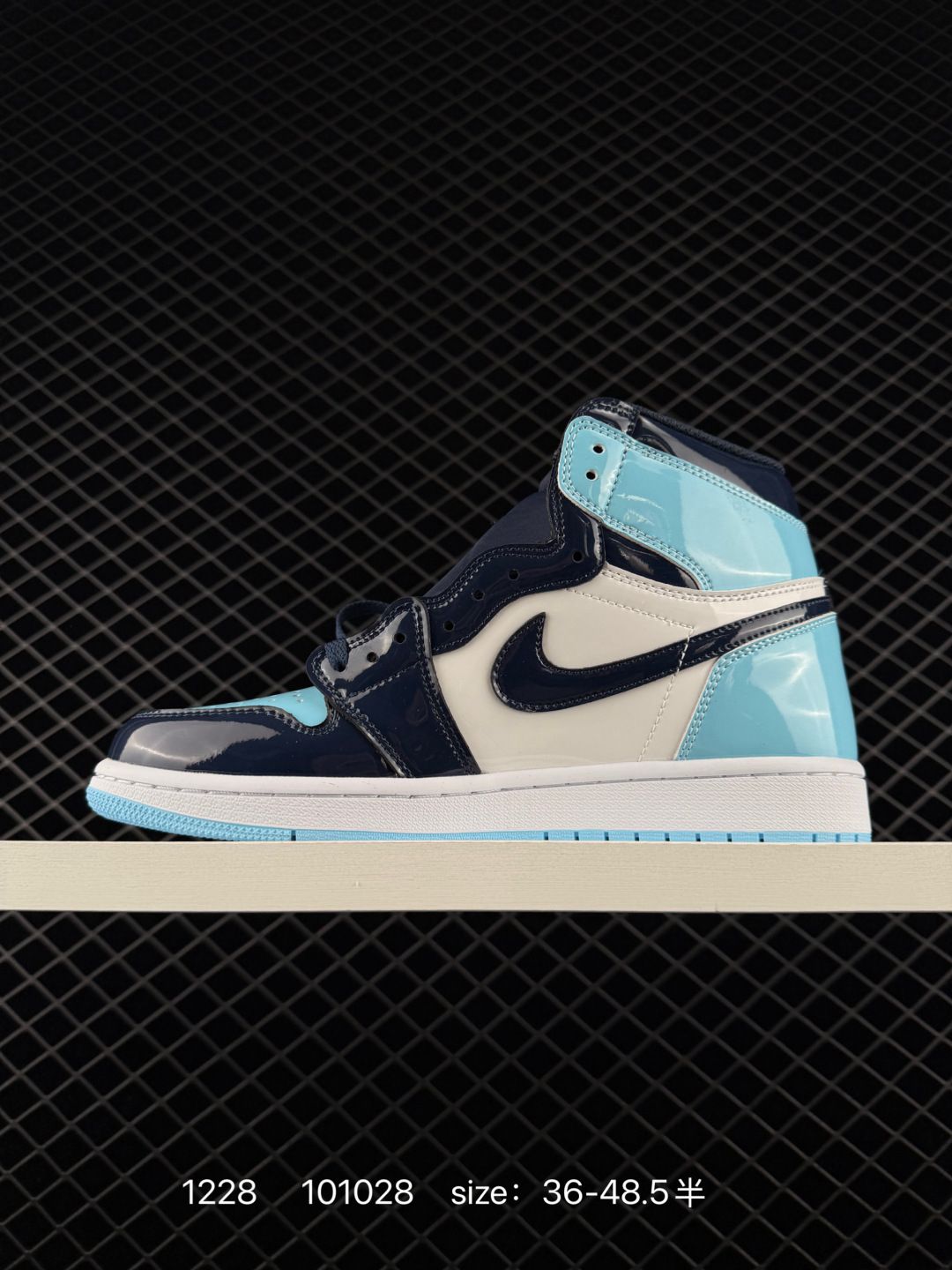Nike Wmns Air Jordan 1 Retro High OG ''Blue Chill''