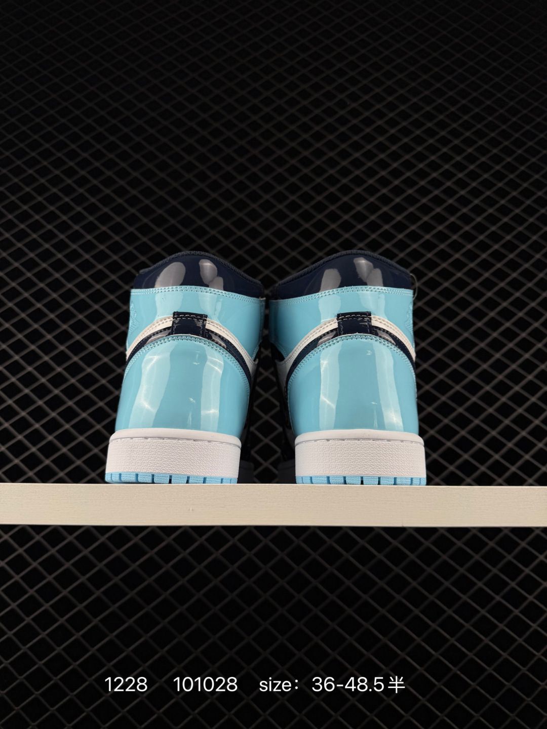 Nike Wmns Air Jordan 1 Retro High OG ''Blue Chill''