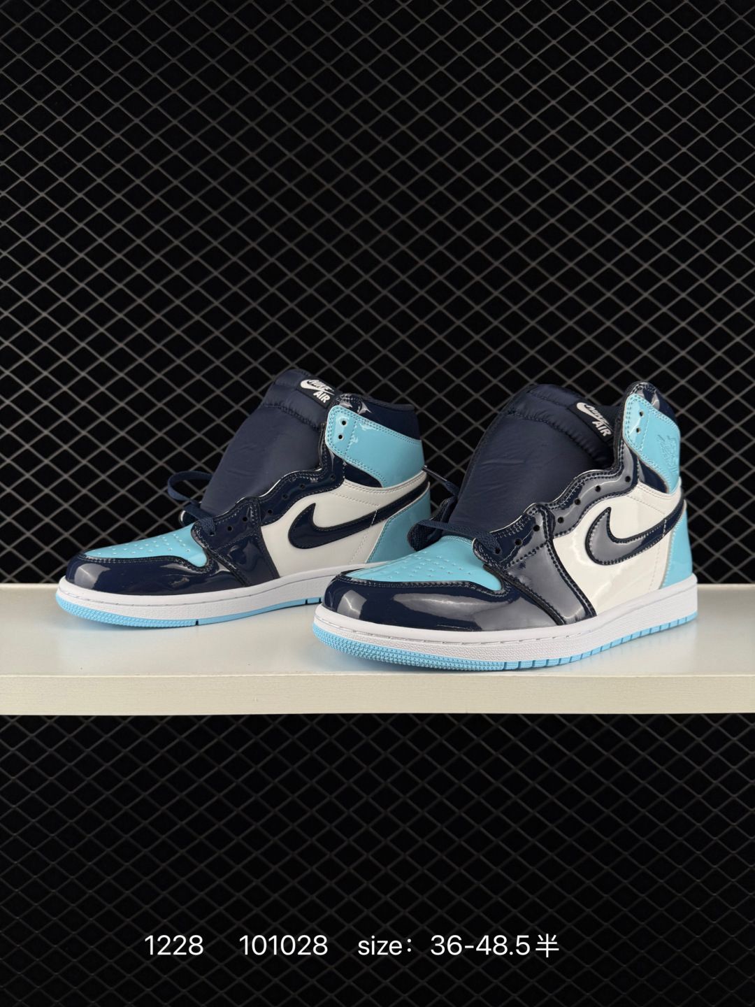 Nike Wmns Air Jordan 1 Retro High OG ''Blue Chill''