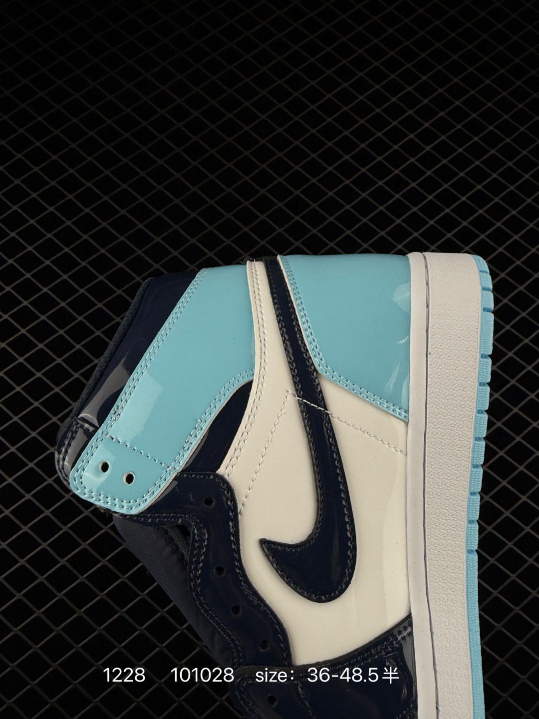 Nike Wmns Air Jordan 1 Retro High OG ''Blue Chill''